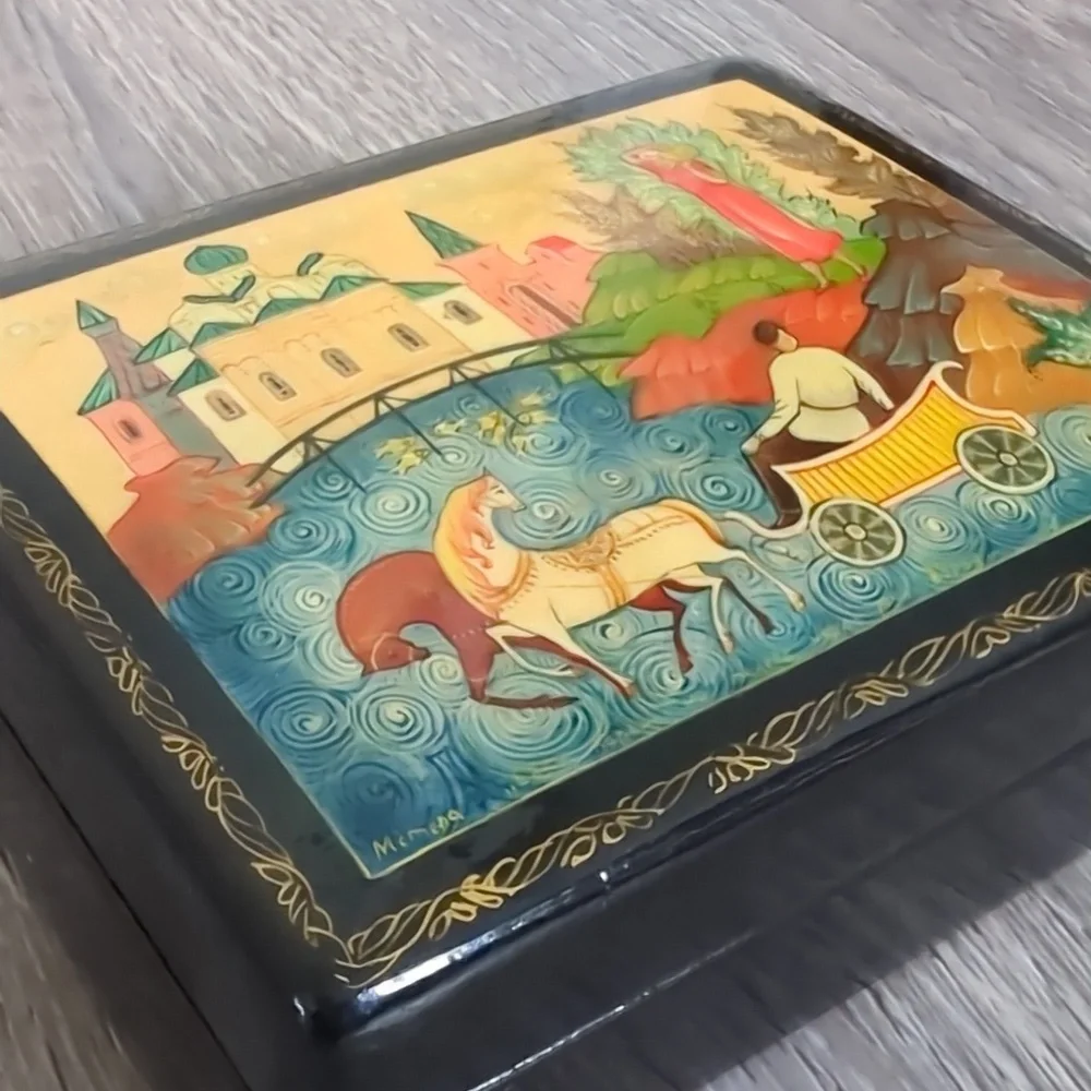Vintage Russian Lacquer Trinket Box Folk Art